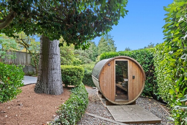 Building Photo - 3bd/2.5ba Seattle House