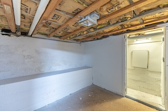 Building Photo - 135 E 4800 S