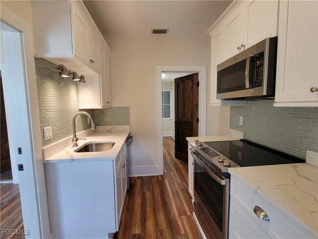 Building Photo - 1603 Woodford Ave