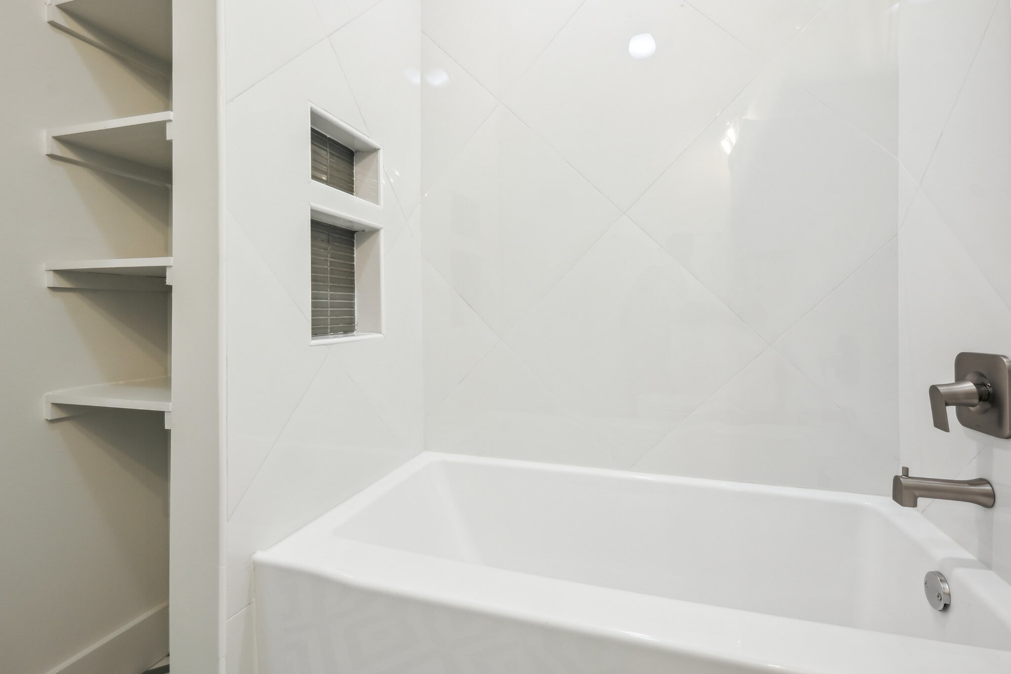Hall Bathroom with tub/shower - 428 W Solidelle St