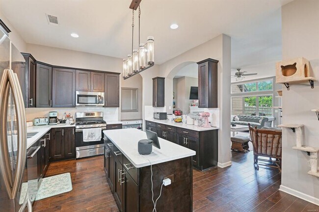 Building Photo - 905 Overture Dr