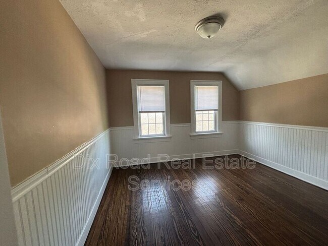 Building Photo - 229 Bellaire Ave
