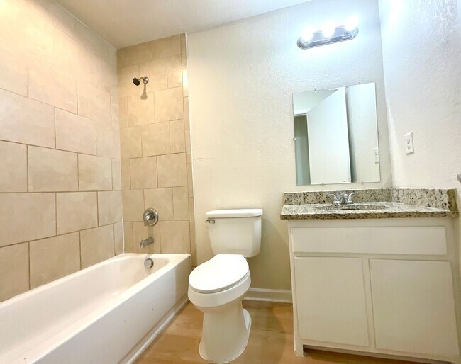 Building Photo - 1611 N Navidad St