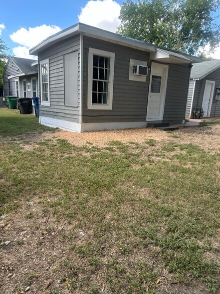 Building Photo - 311 Glamis Ave