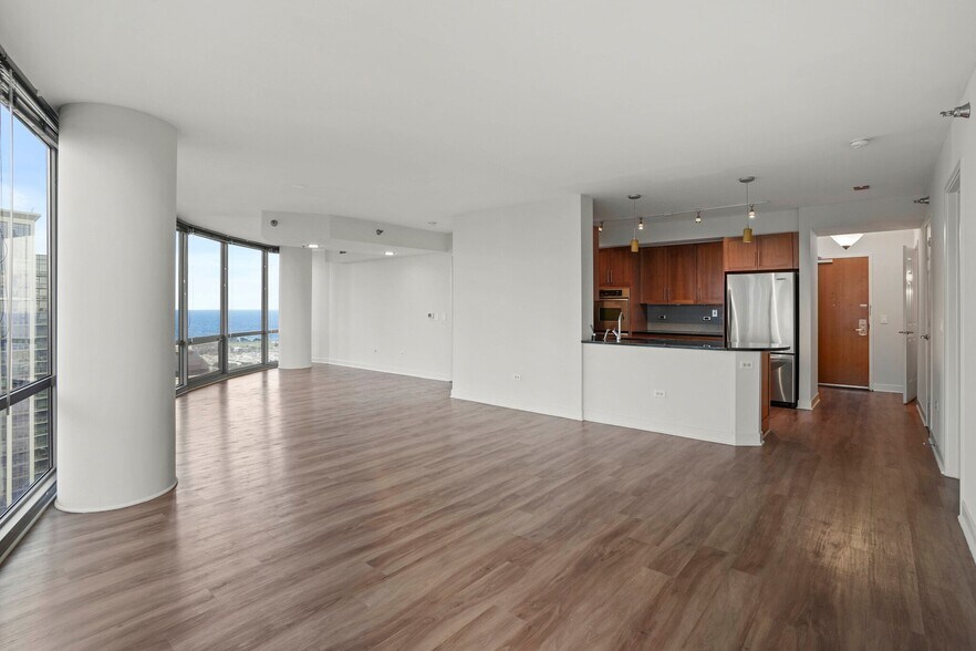 Building Photo - 1245 S Michigan Ave