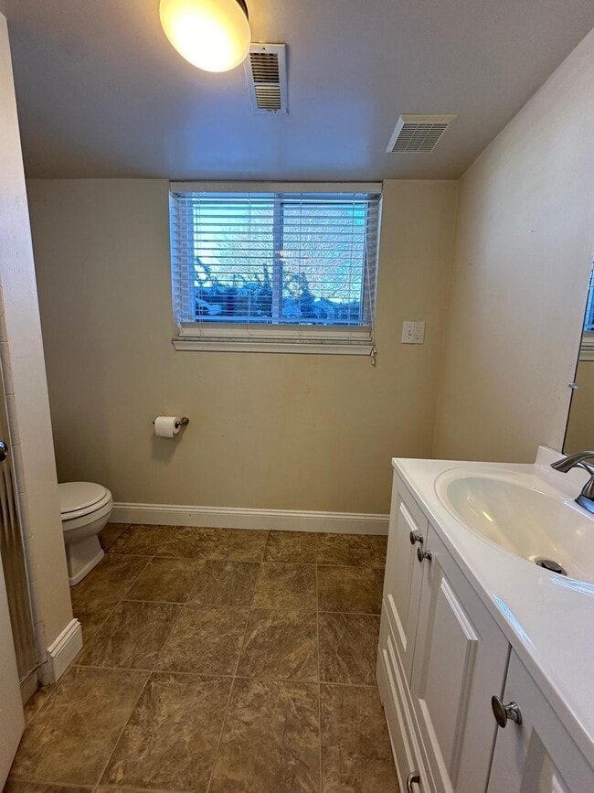 Building Photo - 2184 Cumberland Dr