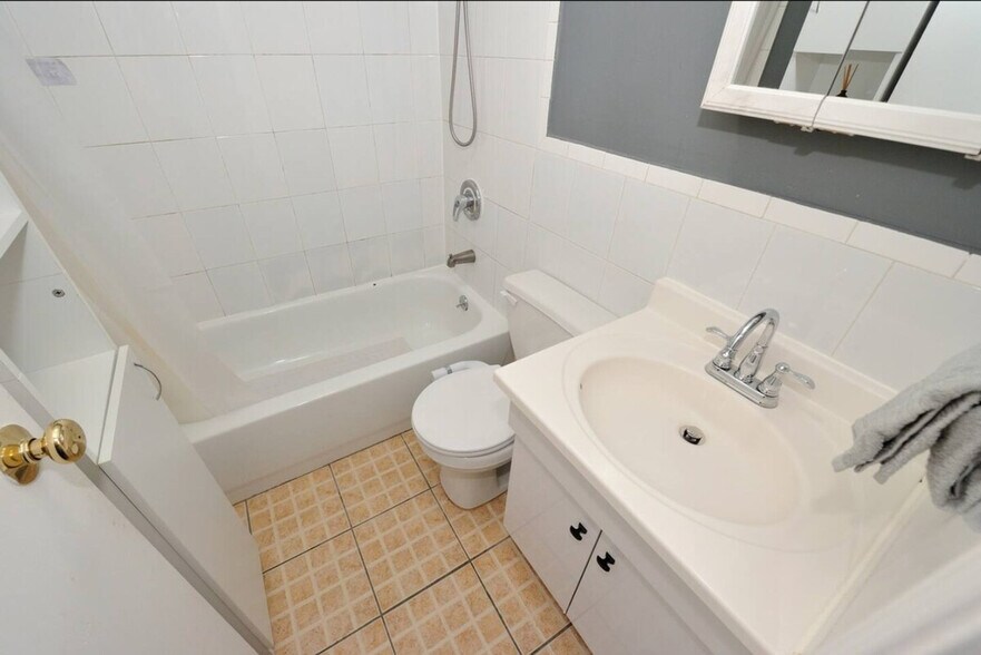 Building Photo - 1499 1st Ave