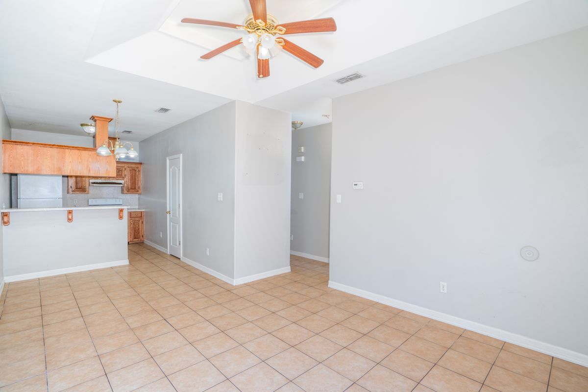 Building Photo - 604 Buena Vista Dr