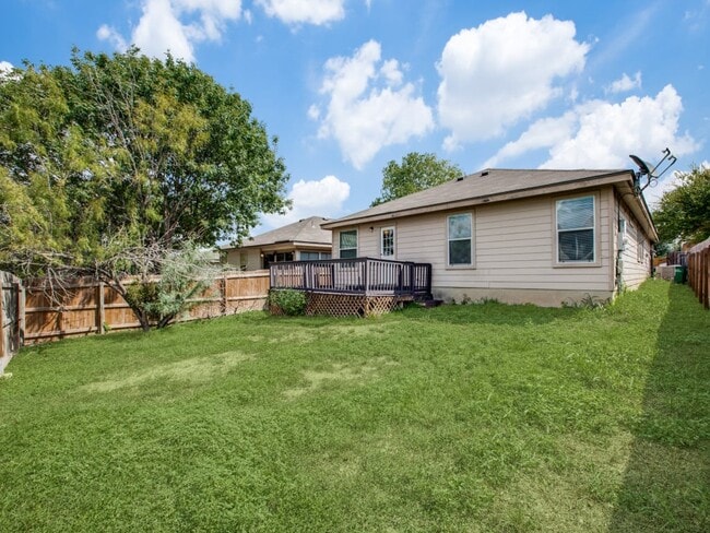 Building Photo - 611 Granite Cliff