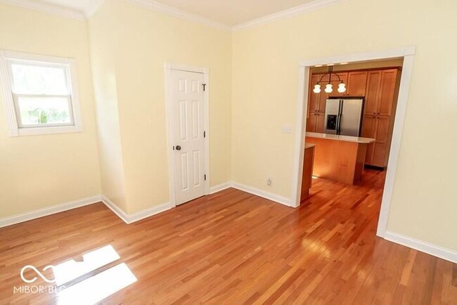 Building Photo - Sweet Spacious Townhome With Finished Base...