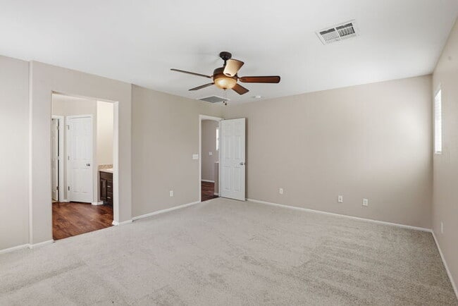 Building Photo - 981 S Deerfield Ln