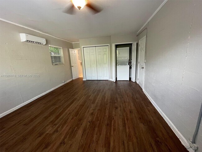 Building Photo - 305 NE 15th Ave