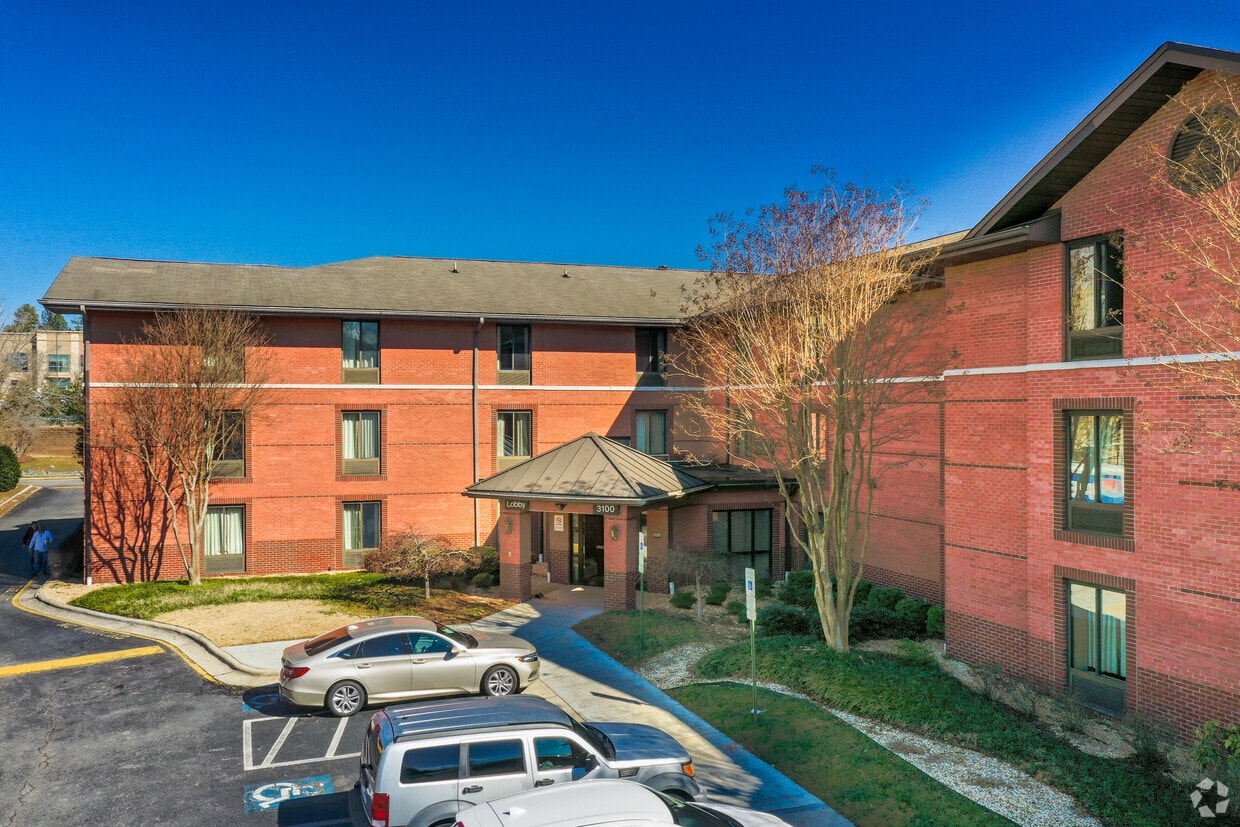 Furnished Studio Cary Cary