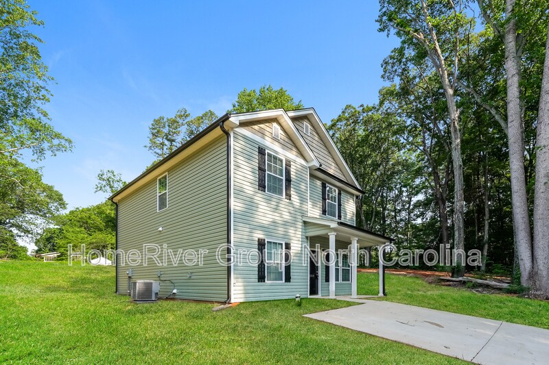Building Photo - 3350 Cardinal St
