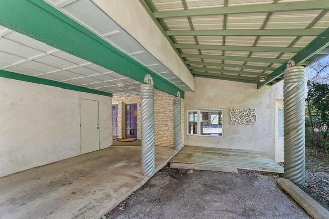 Building Photo - 3309 Westhill Dr
