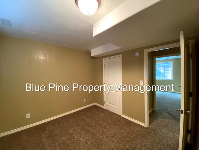 Building Photo - 4001 Summer Sun Dr