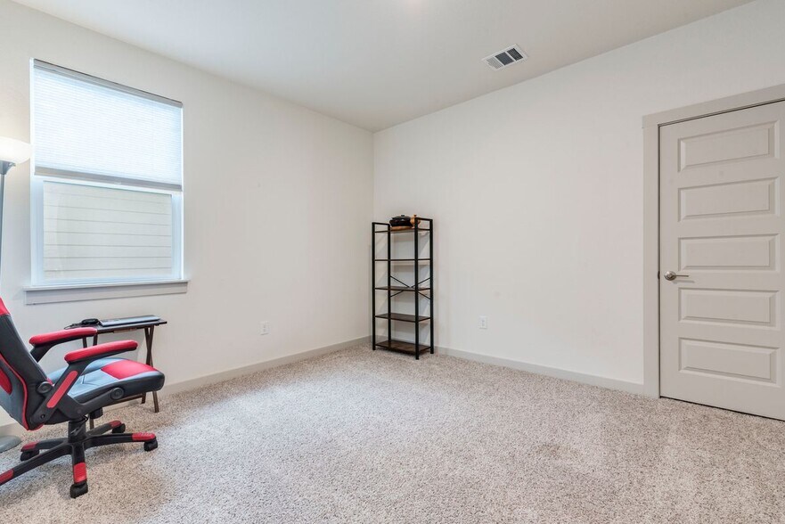 Building Photo - 125 Cupreata Ln
