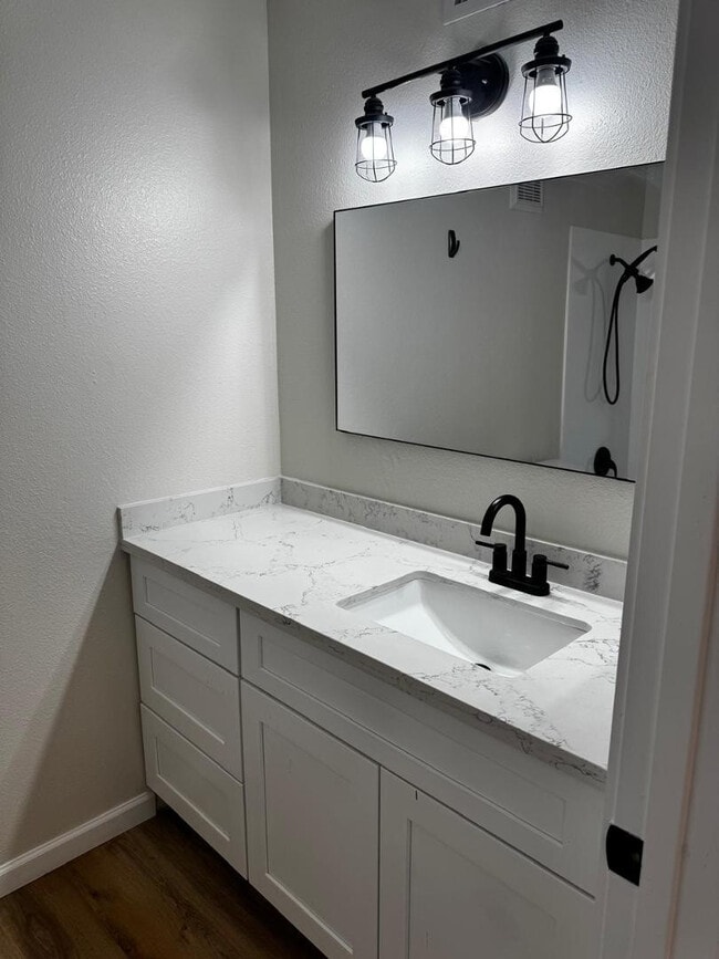 Building Photo - 442 S 32nd Pl