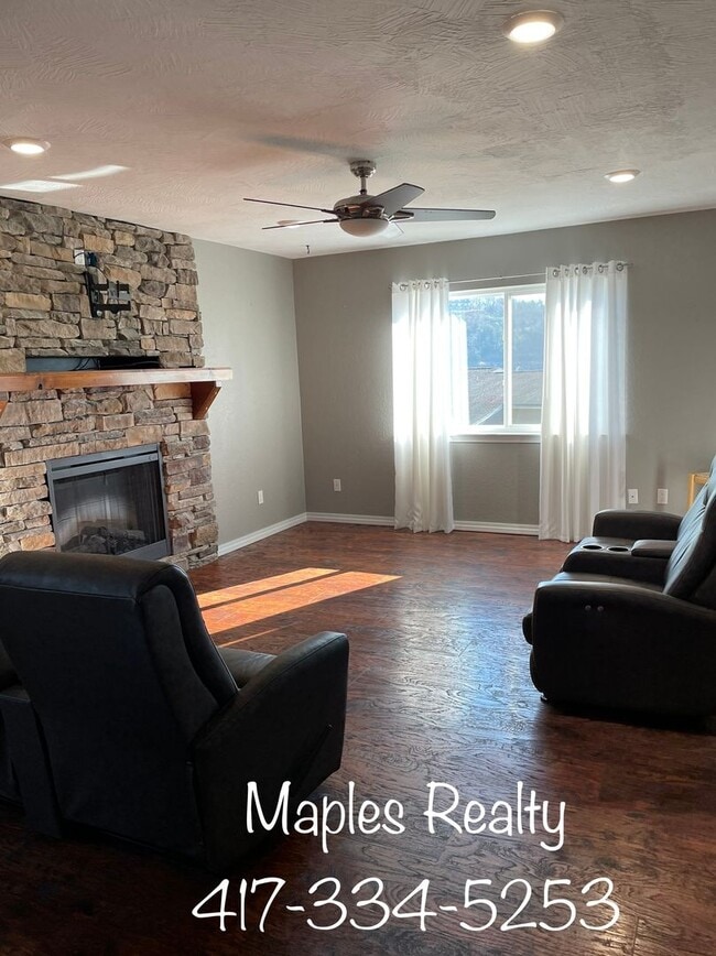 Building Photo - Stunning 2 bedroom, 2 bathroom condo for rent in downtown, Branson MO