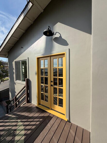 Building Photo - 2113 Montana St