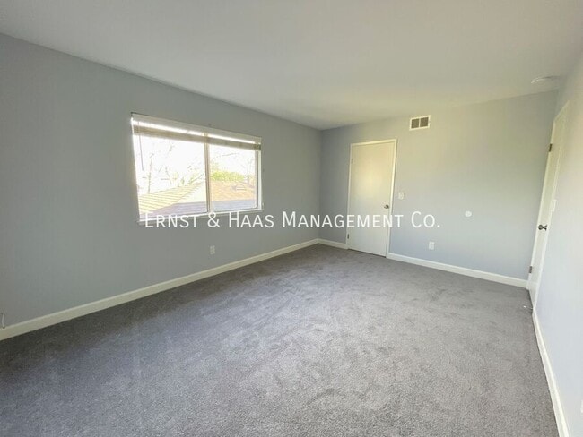 Building Photo - Now Leasing, Beautiful 2 Bed 1 Bath Condo ...