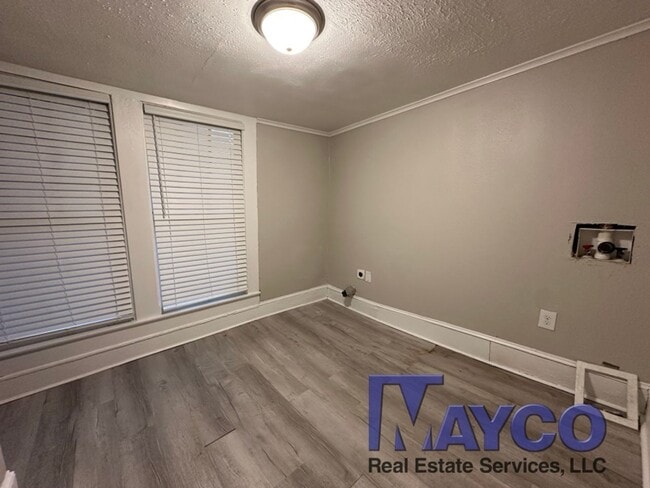 Building Photo - 3 bedroom in Highland!