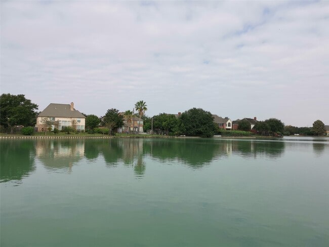 Building Photo - 2302 Waterford Park St