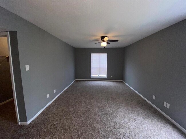 Building Photo - 10211 Sugar Branch Dr