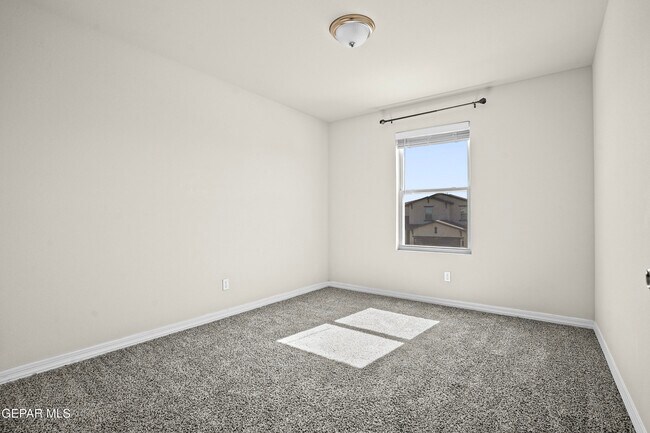 Building Photo - 12265 Desert Pine Ave