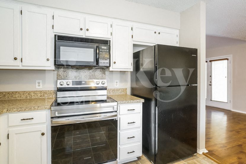 Building Photo - 2320 Sundrop Ct