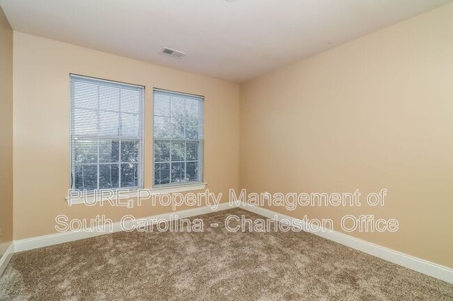 Building Photo - 9034 Parlor Dr