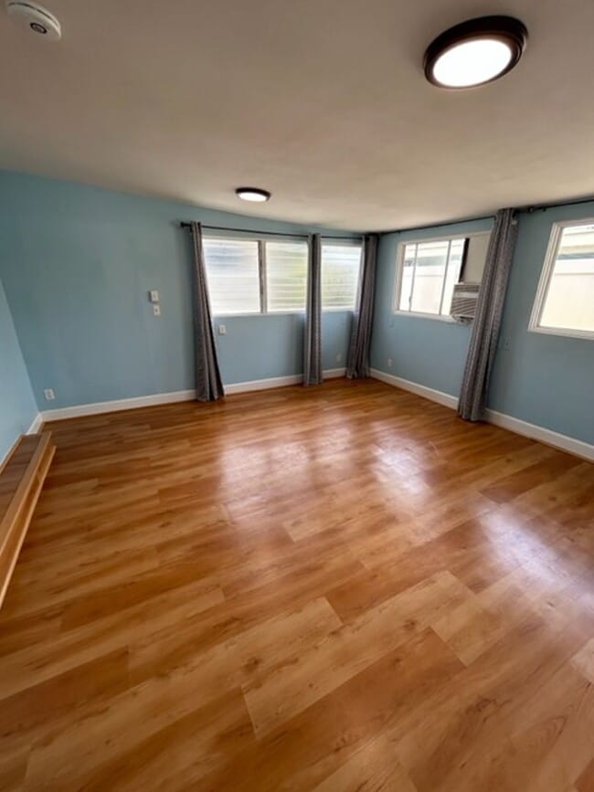 Building Photo - Available on 12/16/25, spacious 1570 sq ft, 3 Bedrooms, 2 Baths, 2 Car Garage Single-Family Home ...