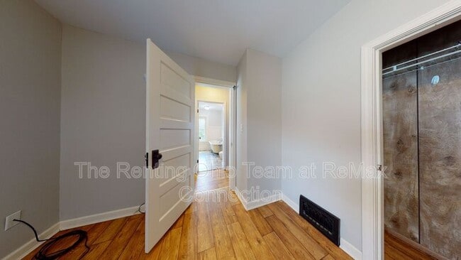 Building Photo - 137 Carhart St