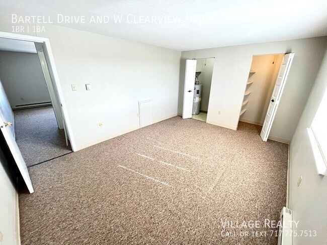 Building Photo - 51 W Clearview Dr