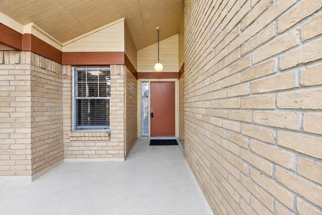 Building Photo - 12047 Plumpoint Dr