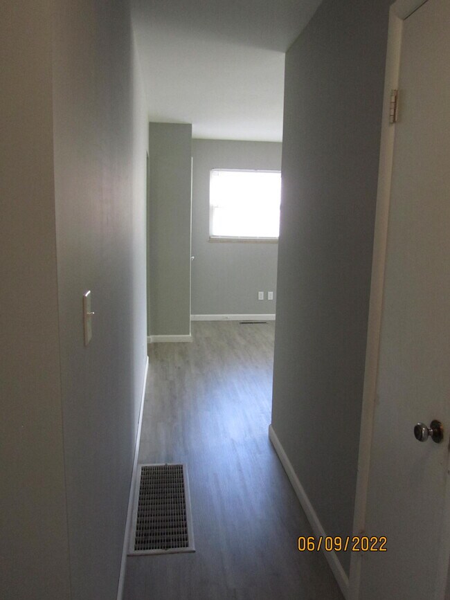 Building Photo - 5289 Eisenhower Rd