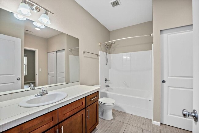 Building Photo - Spacious Spanaway Home w/ A/C & 5 Bedrooms...