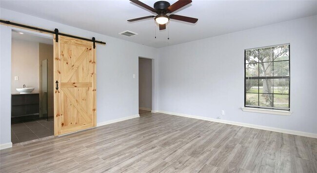 Building Photo - 5221 Palmetto St