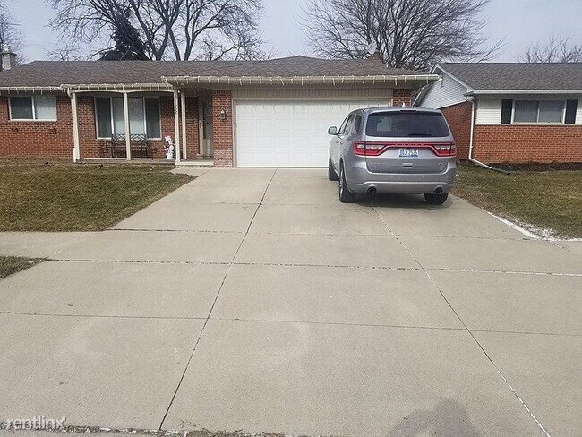 Primary Photo - 3 br, 1.5 bath House - 37552 Howell Street