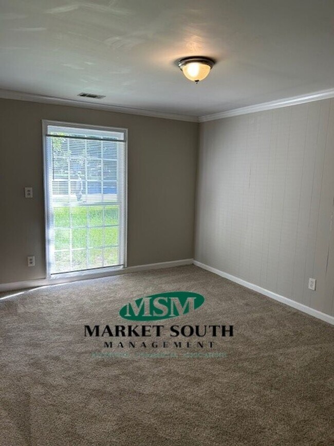 Building Photo - *REDUCED!!* BRICK RANCH OFF SKIDAWAY- AVAI...