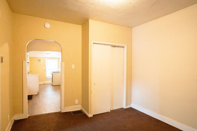 Building Photo - 311 Hart St