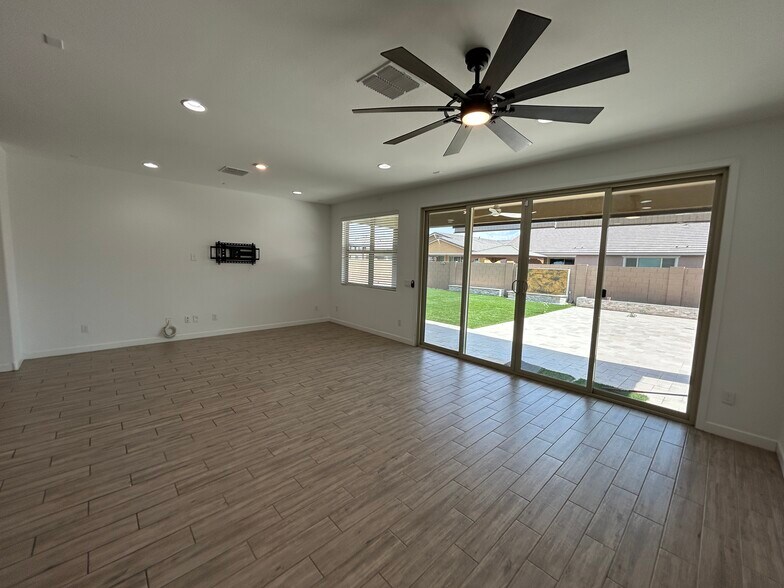 Building Photo - 2241 E Meadowview Ct