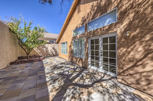 Building Photo - single story upgraded walking distance to park