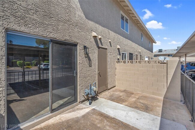 Building Photo - 456 Sellers Pl