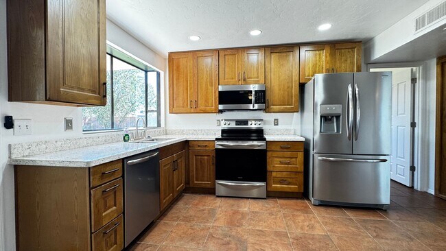 Building Photo - Eastside (Broadway/Harrison) 3 bedroom, 2 bath home, 2 car garage with workshop/storage, a/c and ...