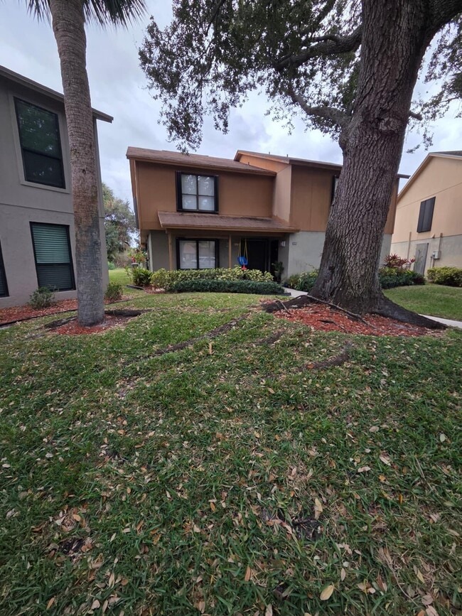 Building Photo - 810 Sandtree Dr