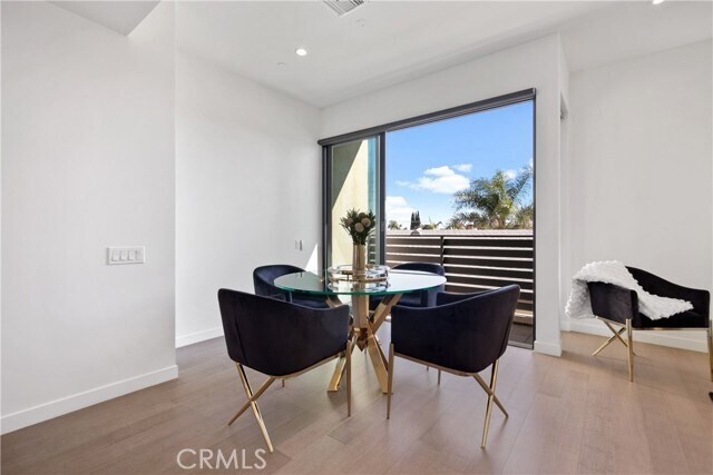 Building Photo - 823 N Fuller Ave