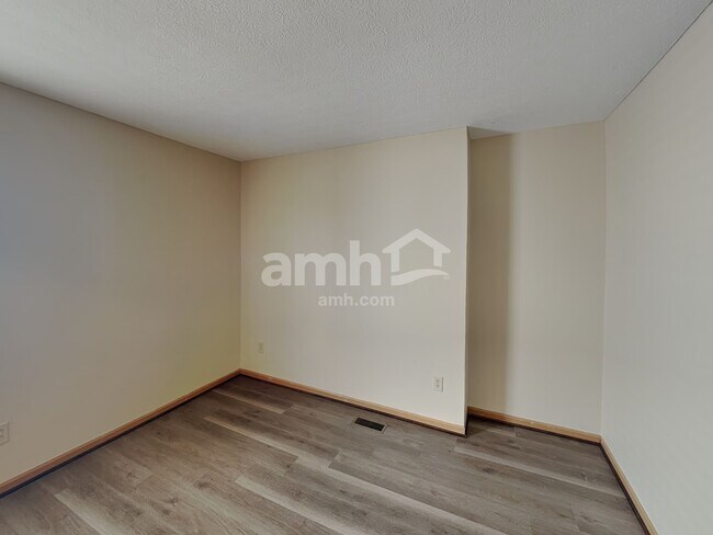 Building Photo - 2245 Yagger Bay Dr