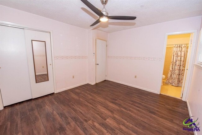Building Photo - 111 Briarwood Dr