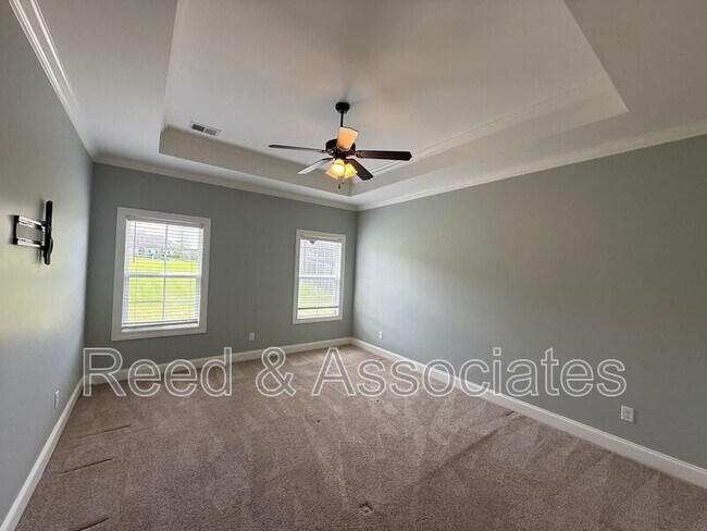 Building Photo - 3261 Vineyard Dr S